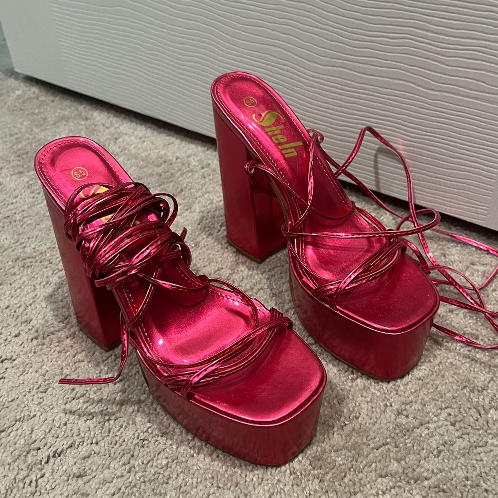 Lace up platform